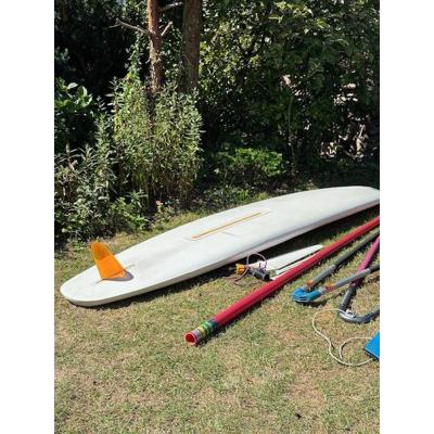 Gratis af te halen beginners surfplank met toebehoren
