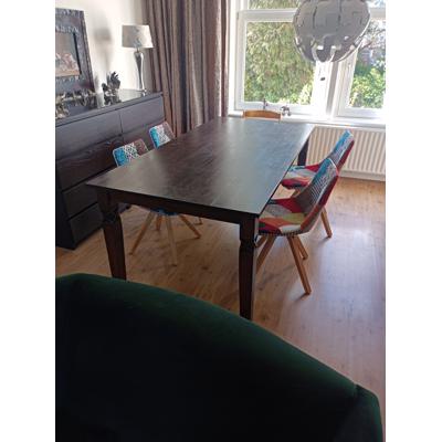 Grote massief houten tafel