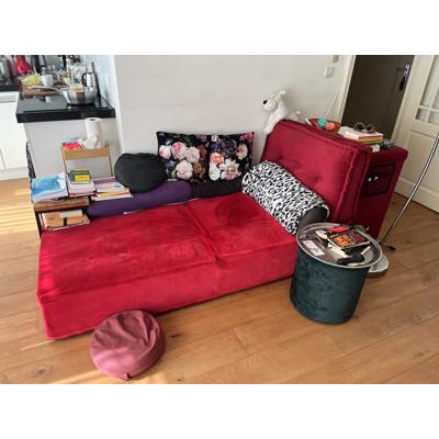 Sofa, ook wel chaise longue genoemd, om lekker te luieren.