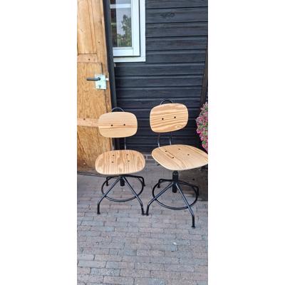 2 leuke bureaustoelen