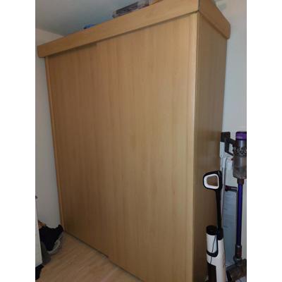 Gratis kledingkast 220 x 180 x 60
