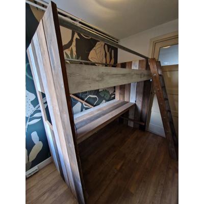 Hoogslaper met bureau