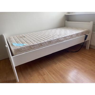 1 persoons bed, elektrische bodem en matras