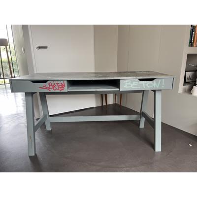 Bureau IKEA heeft een verfje nodig 