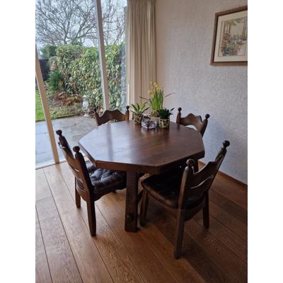 Eiken eettafel en 4 stoelen