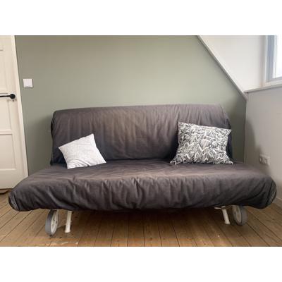 Hippe slaapbank van spijkerstof 