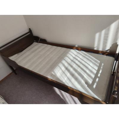 Eenpersoonsbed (ook seniorenbed) compleet met matras en lattenbodem in zeer goede staat