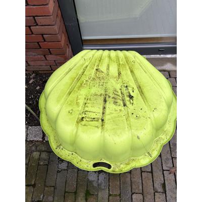 Schelp zandbak met wit zand
