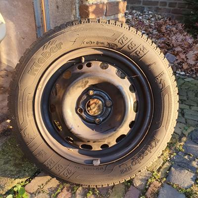 4 Kleber winterbanden 175 65 R14 op velgen