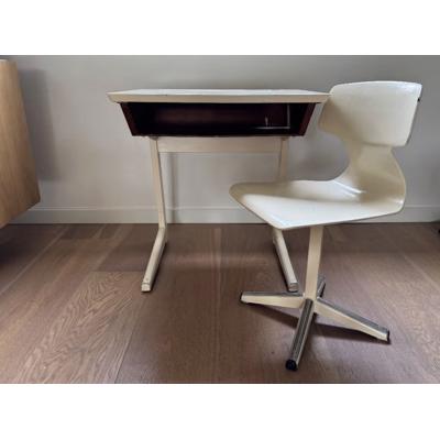 Vintage kinderbureau met bijpassende stoel | retro bureau
