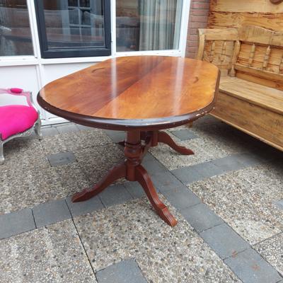 Ovale eettafel ,2 delen,( poot en tafelblad)