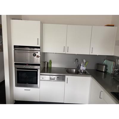 Witte hoekkeuken inclusief apparatuur van Siemens