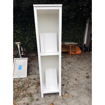 Smalle hoge kast in prima staat