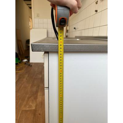 GRATIS Compacte witte keuken met RVS blad en spoelbak