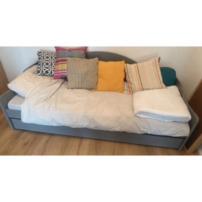 Grijze bedbank met opberglade, gedemonteerd