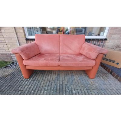 Oranje 2-zitsbank (zit ruim, en toch compact)