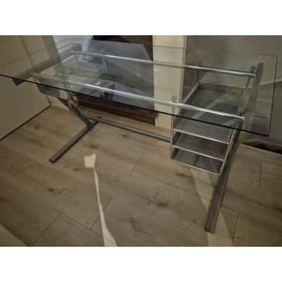 Bureau met glazen blad