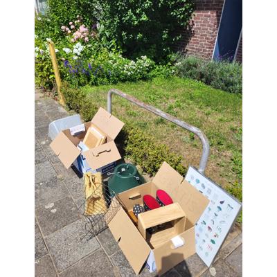 Gratis nu op straat: lijsten, decoratie, regenlaarzen