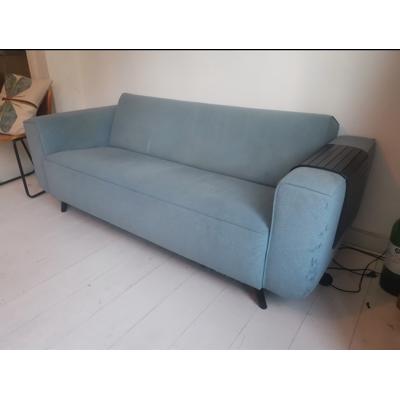 Heerlijke licht blauwe stoffen bank!