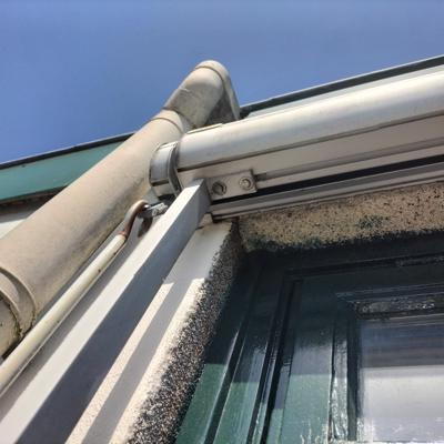 zonnescherm (handbediend), niet nieuw, maar werkt nog prime