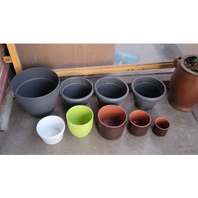 Plastic en keramiek bloempotten