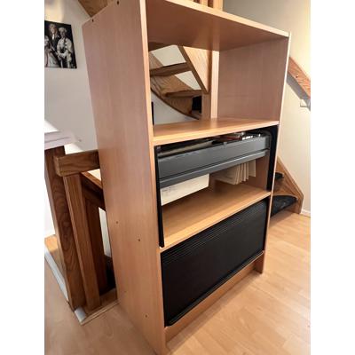 Houten boekenkast met archieflade en roldeur