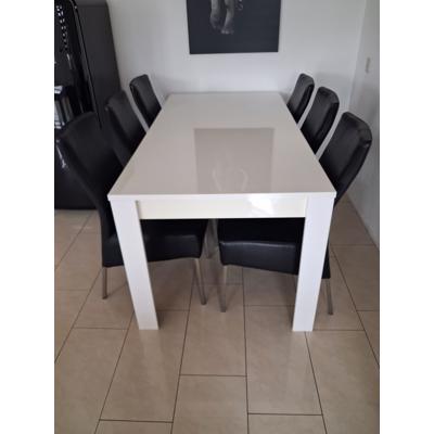 Eettafel met 6 stoelen en salontafel 