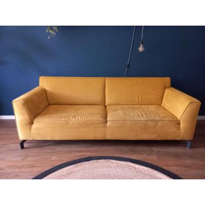 Okergele bank Henders & Hazel Novara