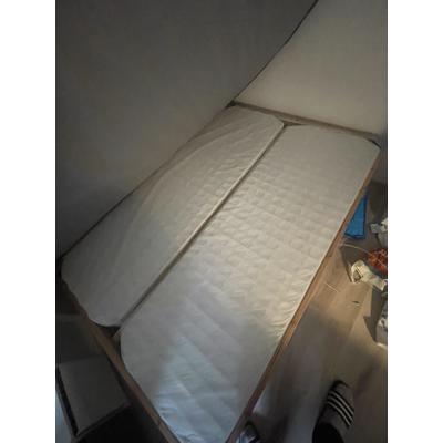 Bed frame 140cm breed - met lattenboden en boxspring