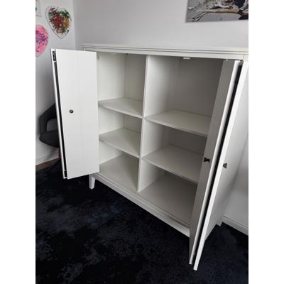Mooie kast, onbeschadigd en echt als Nieuw