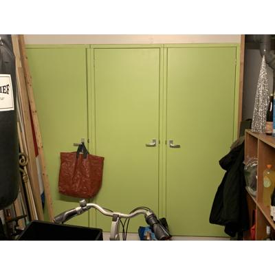 3 binnendeuren met kozijn en planken