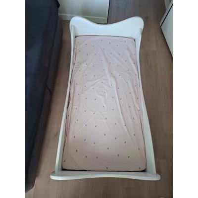 Mooi bed voor peuters en kleuters met matras (160x80cm)