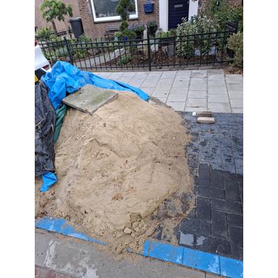 Gratis af te halen Zand en Tegels 
