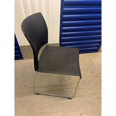 23 stapelbare stoelen