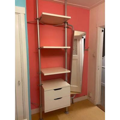 open kast met spiegel