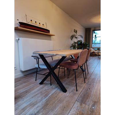 Tafel steigerhouten planken, metalen onderstel 