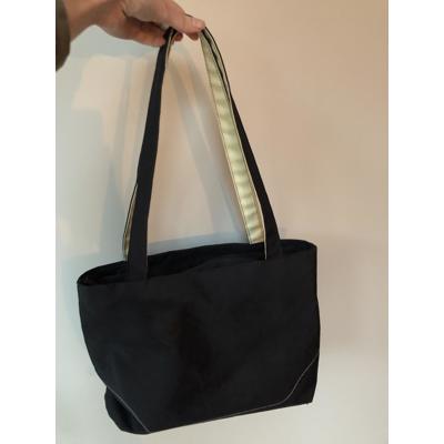 Tas van Medela in de kleur zwart