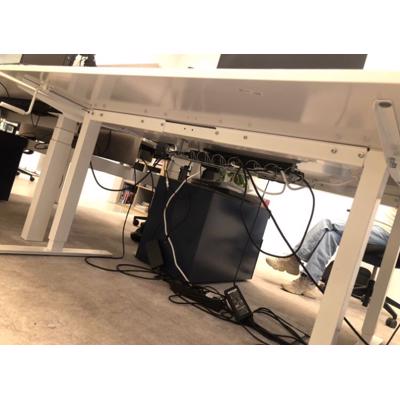 8 Stabureaus (electrisch en manueel) op te halen (morgen!)