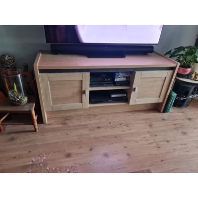 Wie kan ik blij maken met deze tv kast