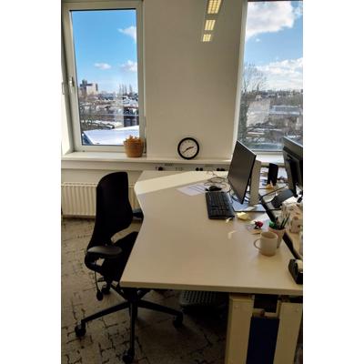 2 mooie kantoor bureaus