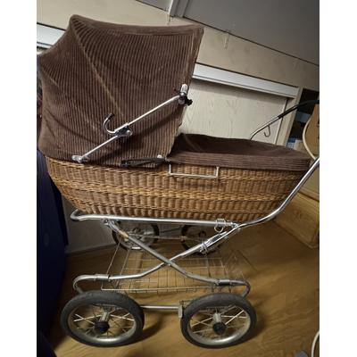 Kinderwagen en kinderbedje