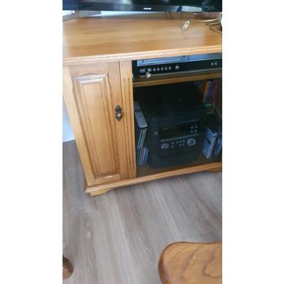 Tv meubel met een deur voor cd's 