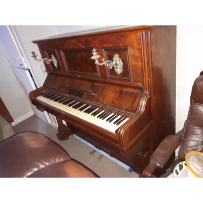 Piano moet weg vóór 30 oktober.