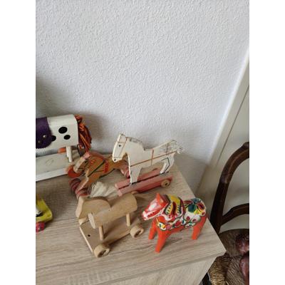 verzameling oude speelgoed paardjes