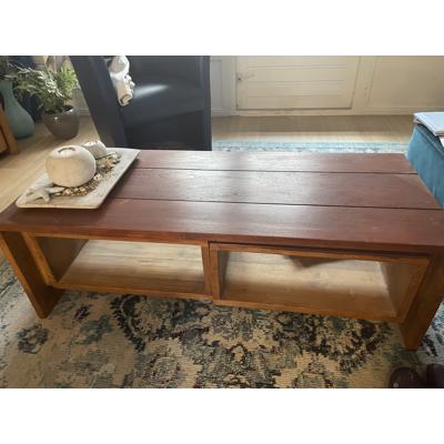 Salontafel eiken met verrijdbare kastjes eronder