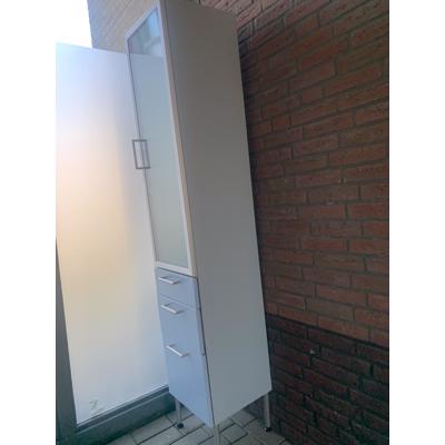 Gratis af te halen badkamerkast.