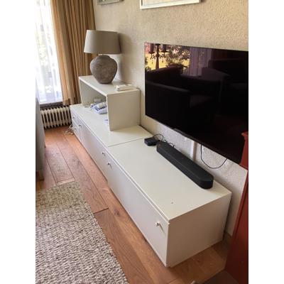 Tv meubel wit, paar kleine krasjes verder in goede staat