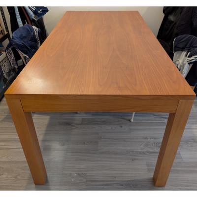 Mooie grote eettafel (bruin)