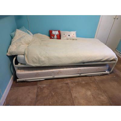 metalen bed met onderbed 90x 200 cm (zonder matrassen)
