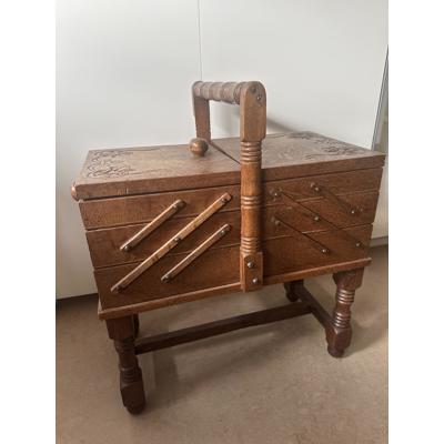Houten antieke naaibox